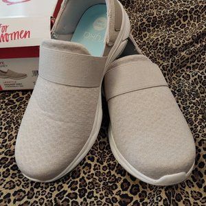 2458 Size 8W Ryka Faye Lt. Grey Life Style